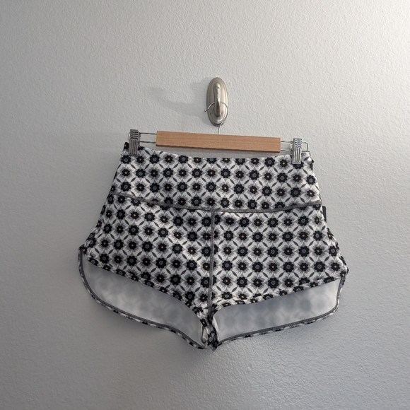 Savage x Fenty NWT Mod High Waist Hot Short - Picture 4 of 13